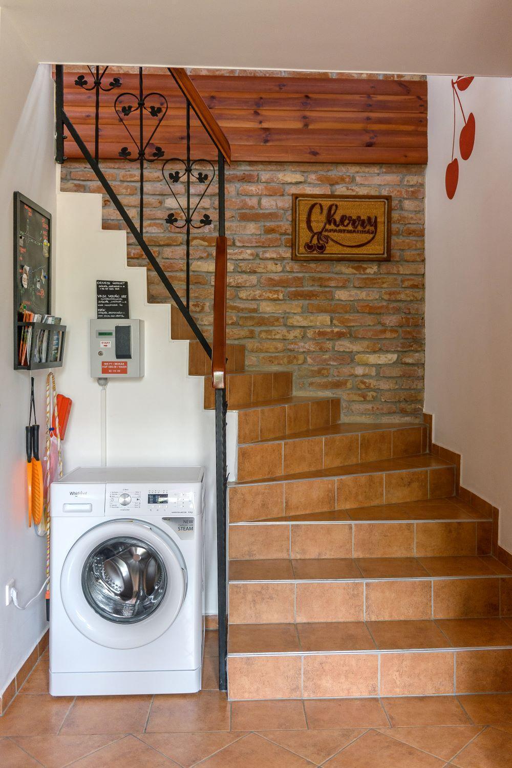 Cherry Apartmanhaz Sarvar Bagian luar foto