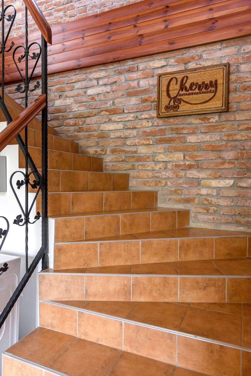 Cherry Apartmanhaz Sarvar Bagian luar foto