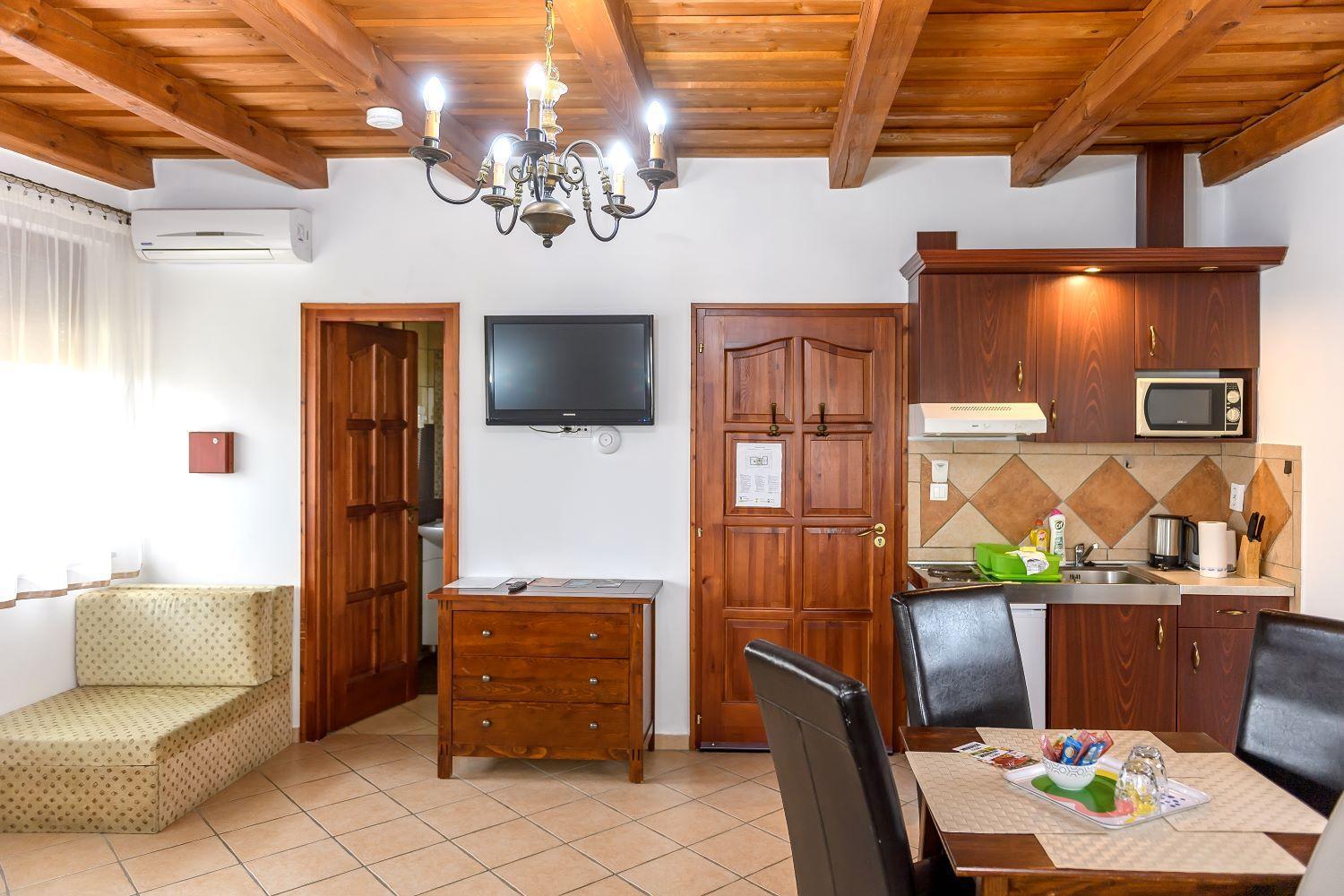 Cherry Apartmanhaz Sarvar Bagian luar foto