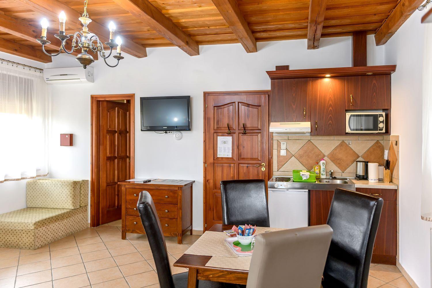 Cherry Apartmanhaz Sarvar Bagian luar foto