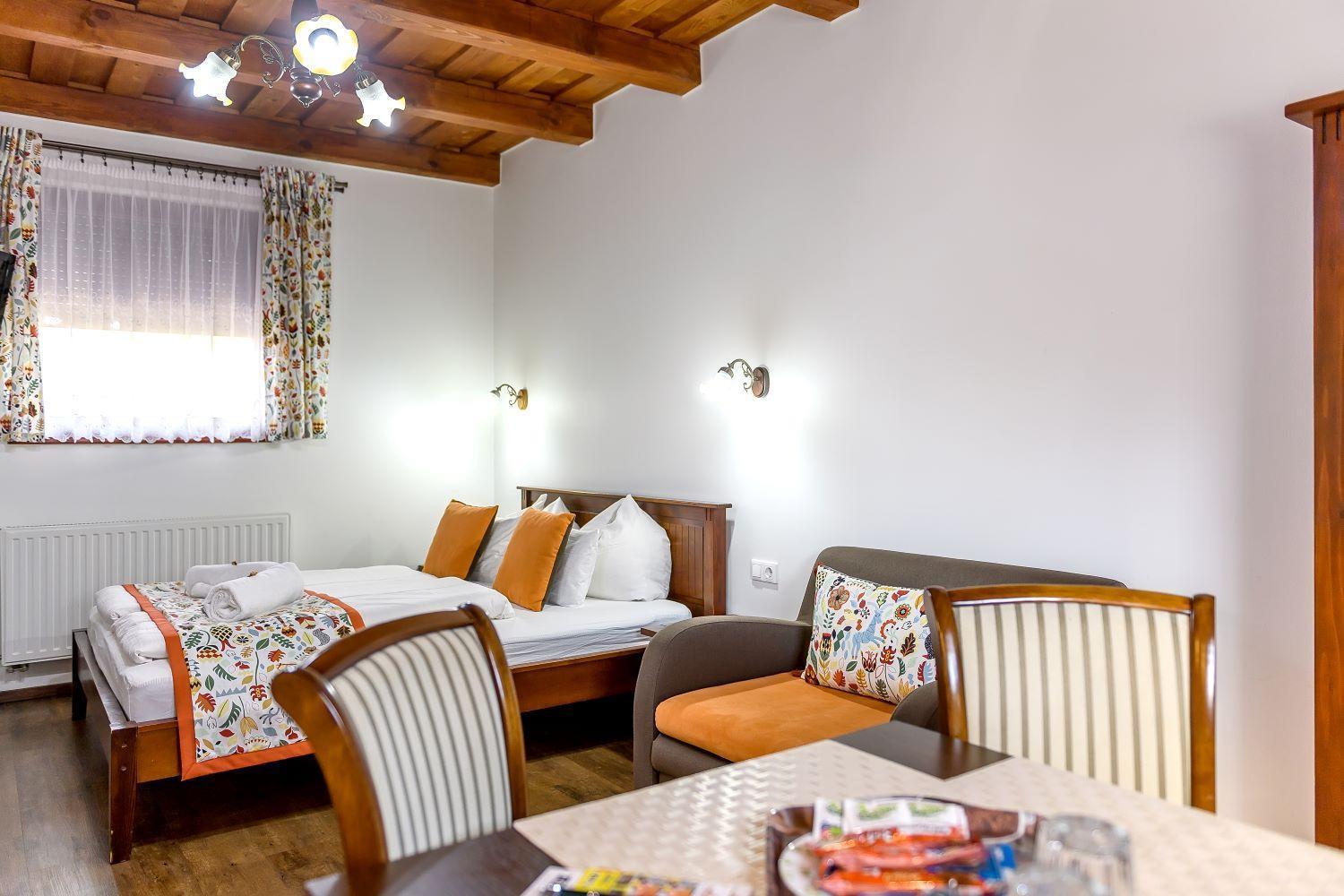 Cherry Apartmanhaz Sarvar Bagian luar foto