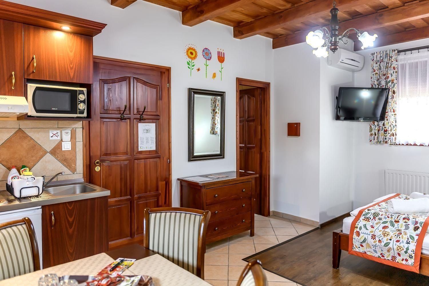 Cherry Apartmanhaz Sarvar Bagian luar foto